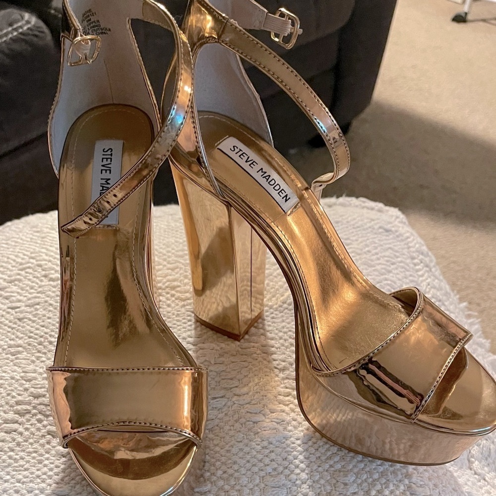 NWOT Steve Madden Rose Gold platforms